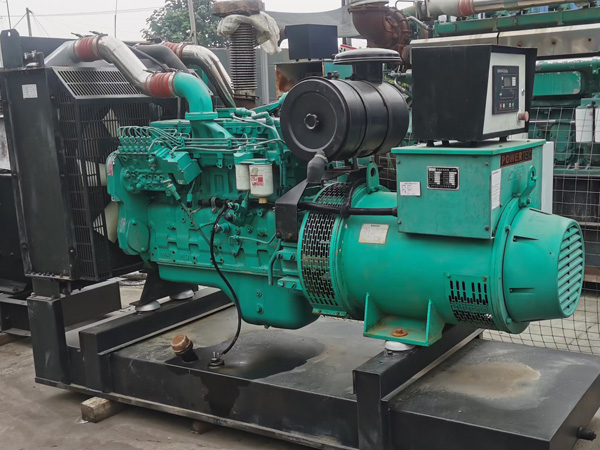 沉湖管委会冬季低温环境下，500KW发电机组启动电瓶的容量需求具体会增加多少？